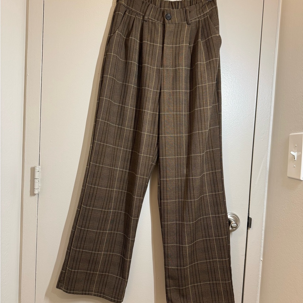 Women’s Classic plaid trousers with a tailored straight-leg cut.